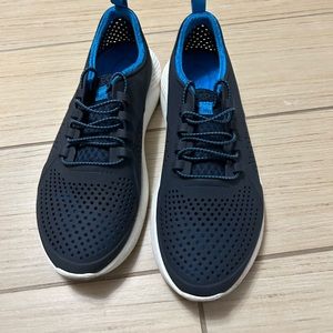 Navy Utility Crocs. Waterproof. Unisex. Size J6.